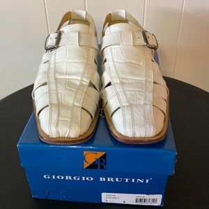 Mens Giorgio Brutini white leather loader/sandals size 9.